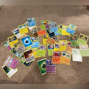 Pokemon - bundle/variety of trading cards
